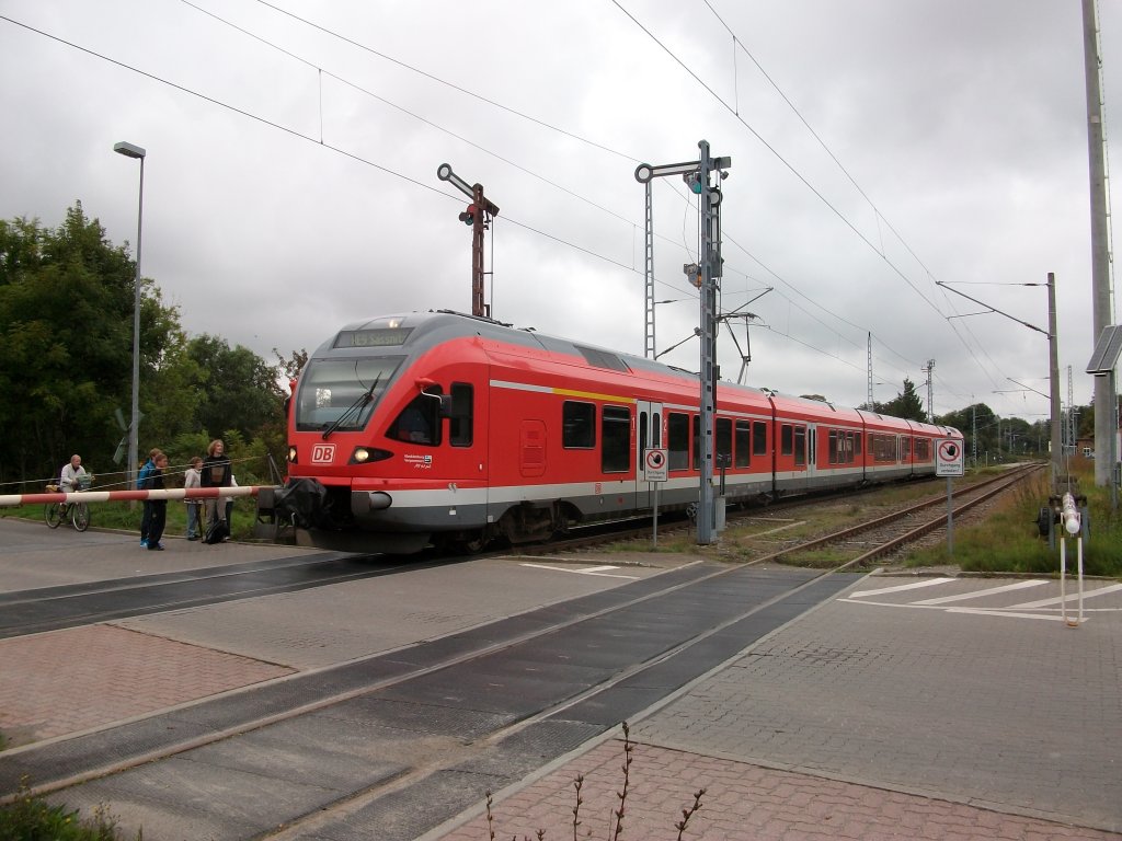 429 029 verlie am 13.September 2010 als RE Lietzow-Sassnitz den Bahnhof Lancken.