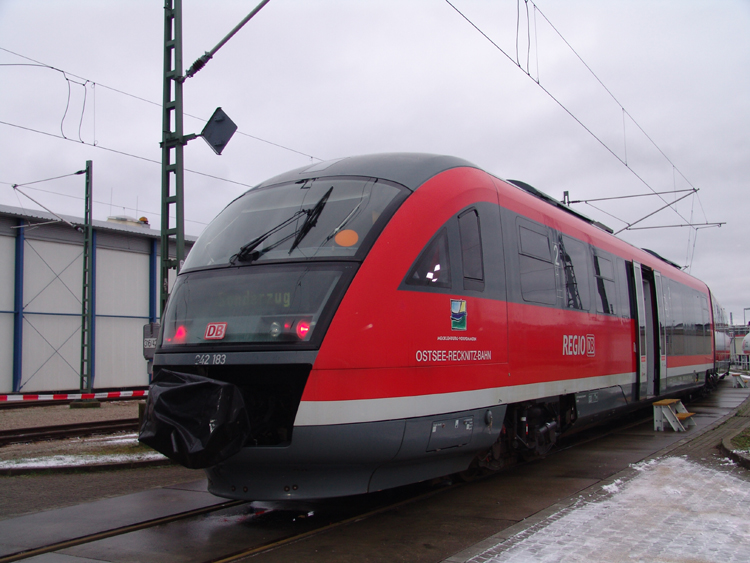 642 183 als Shuttelzug zwischen DB Werk Rostock und Rostock Hbf.(12.12.10)