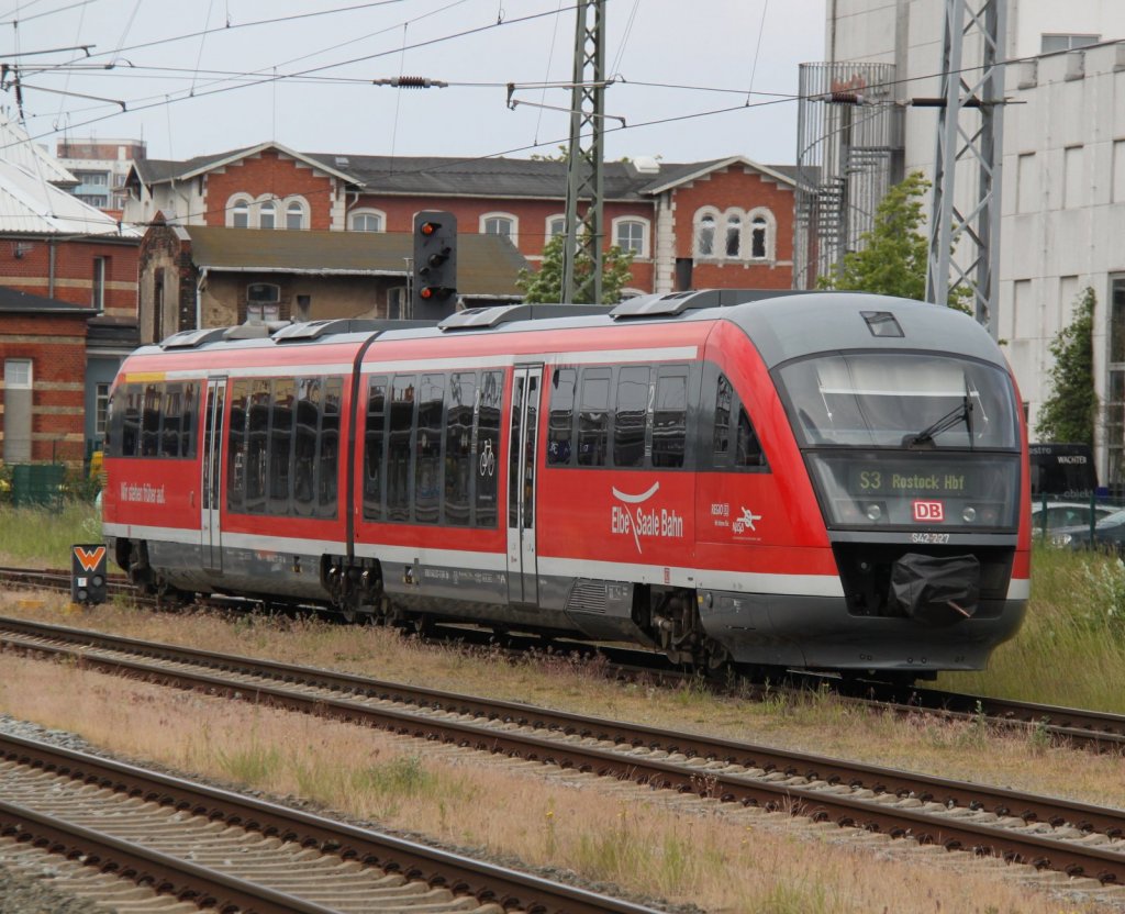642 227 fhrt immer noch als Elbe-Saale Bahn(DB-Regio Magdeburg)am 15.06.2012 war Sie zwischen Rostock Hbf und Rostock-Seehafen/Nord unterwegs.15.06.2012
