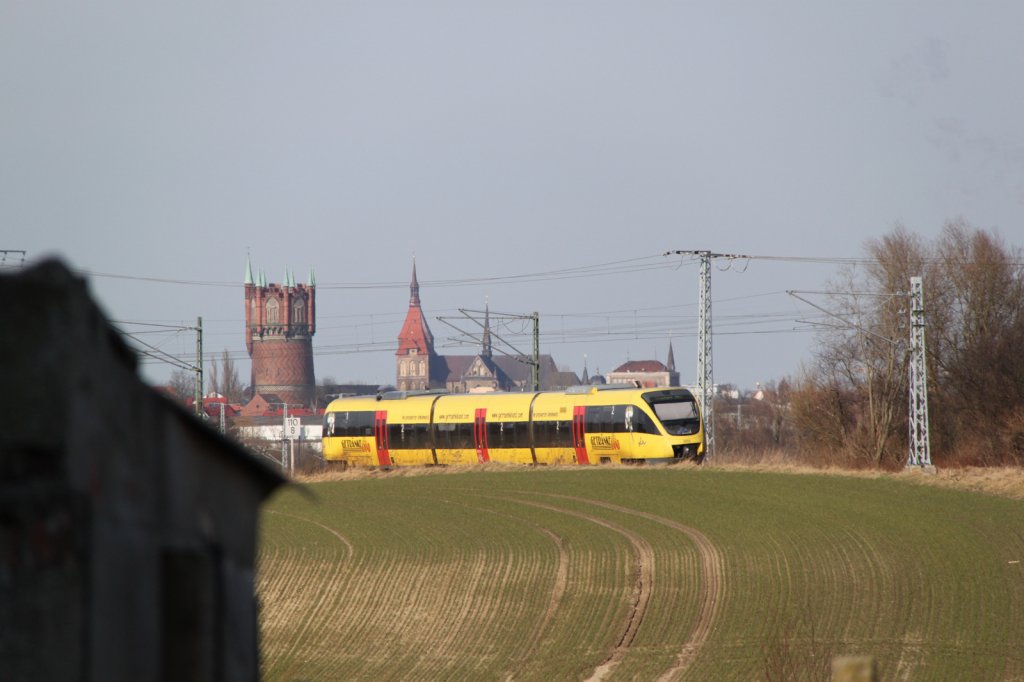 643 112-5(OLA-VT 0005) vor der Rostocker Skyline.06.03.2012