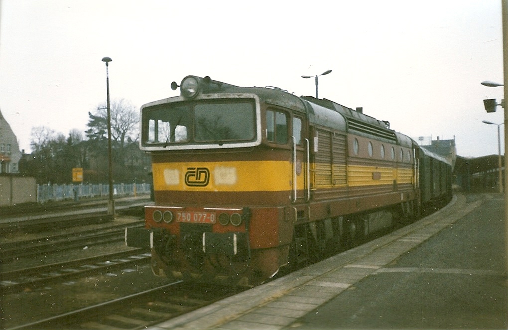 750 077 wartete im Januar 1999 in Zittau auf Ausfahrt nach Liberec.