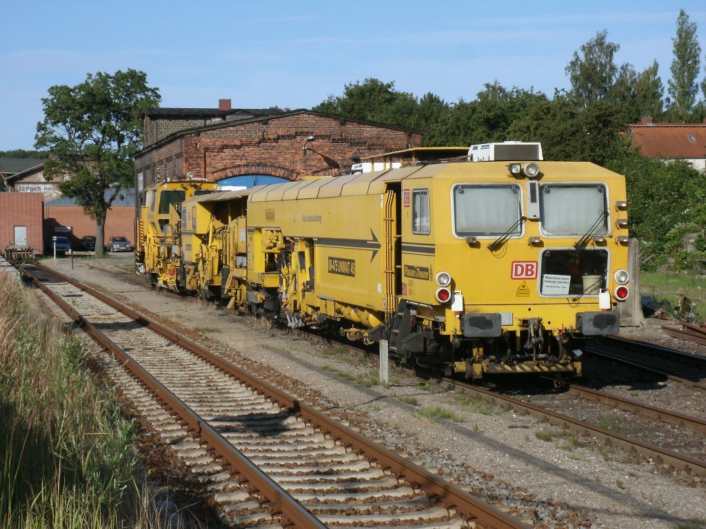 Am 03.August 2012 stand Diese Gleisstopfmaschine neben den Lokschuppen in Bergen/Rgen.
