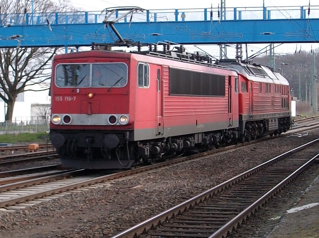 Am 16.April 2010 durchfuhr 155 116 zusammen mit 232 704 den Bahnhof Bergen/Rgen.