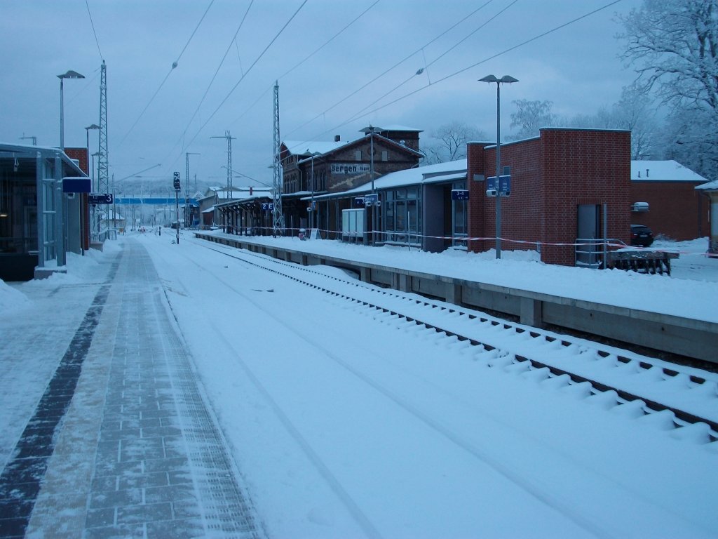 Am 20.Dezember 2010 waren die beiden Hauptgleise in Bergen/Rgen immer noch gesperrt.