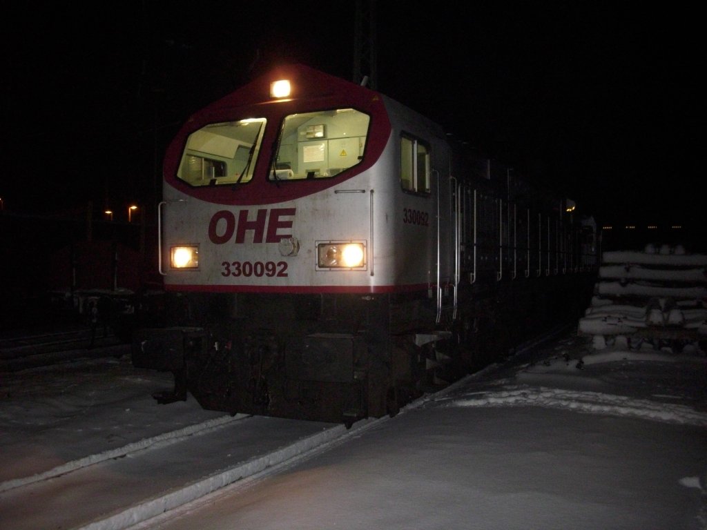 Am Abend vom 18.Januar 2010 traf ich auf der Ladestrae von Bergen/Rgen den OHE-Tiger 330092