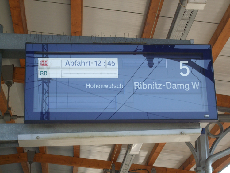 Auch das gab es eine Zugverbindung von Stendal ber Hohenwulsch nach Ribnitz-Damgarten West.(11.04.09)