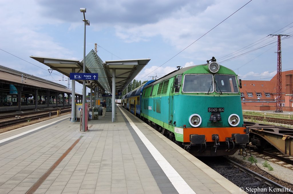 Auf Gleis 5 in Frankfurt(Oder) steht die SU45-164 PKP Przewozy Regionalne mit der RB 5833 nach Poznań Głwny. 16.06.2011 