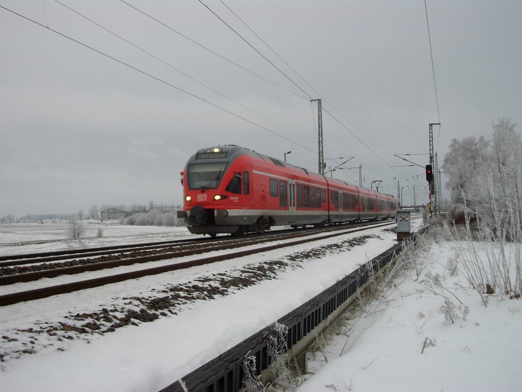 Ausfahrender RE von Binz nach Stralsund am 08.Dezember 2010 beim Verlassen von Bergen/Rgen.
