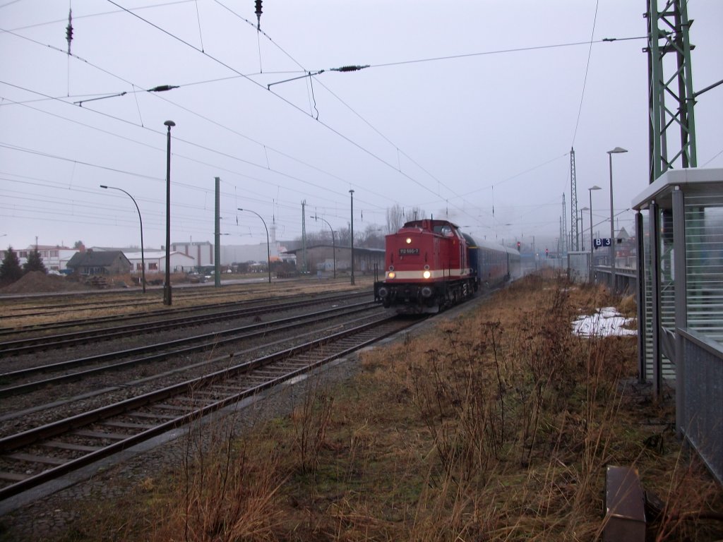 Ausfahrender Sonderzug mit der PRESS 112 565-7 am 15.Januar 2011 aus Bergen/Rgen.