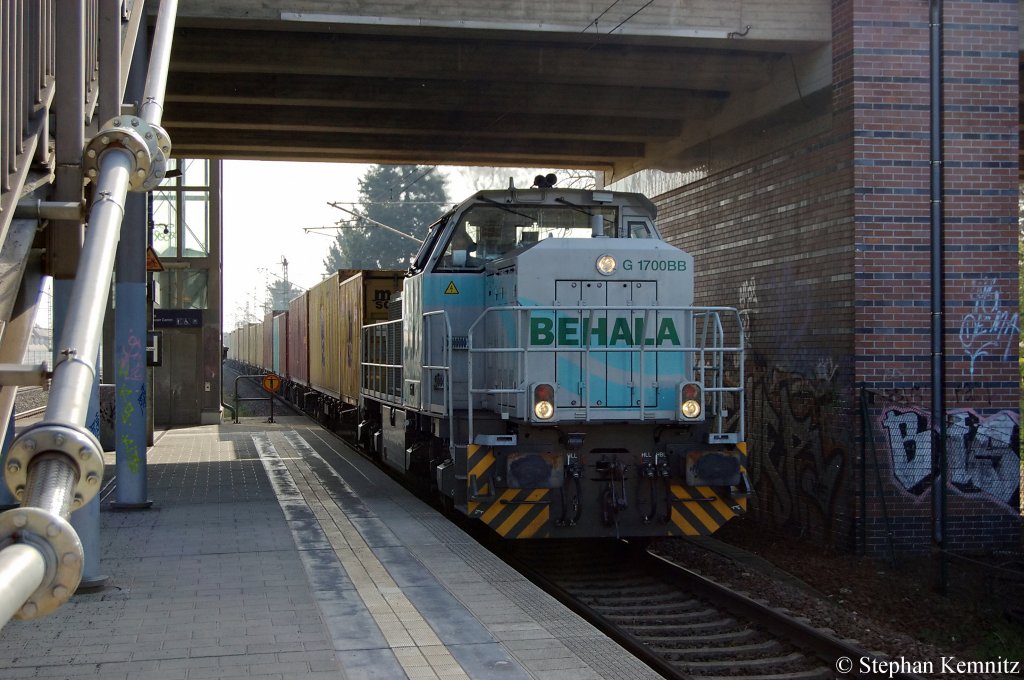 BEHALA 4 (277 406-5) Berliner Hafen- und Lagerhausbetrieb GmbH mit Containerzug in Berlin-Staaken in Richtung Wustermark unterwegs. 07.04.2011