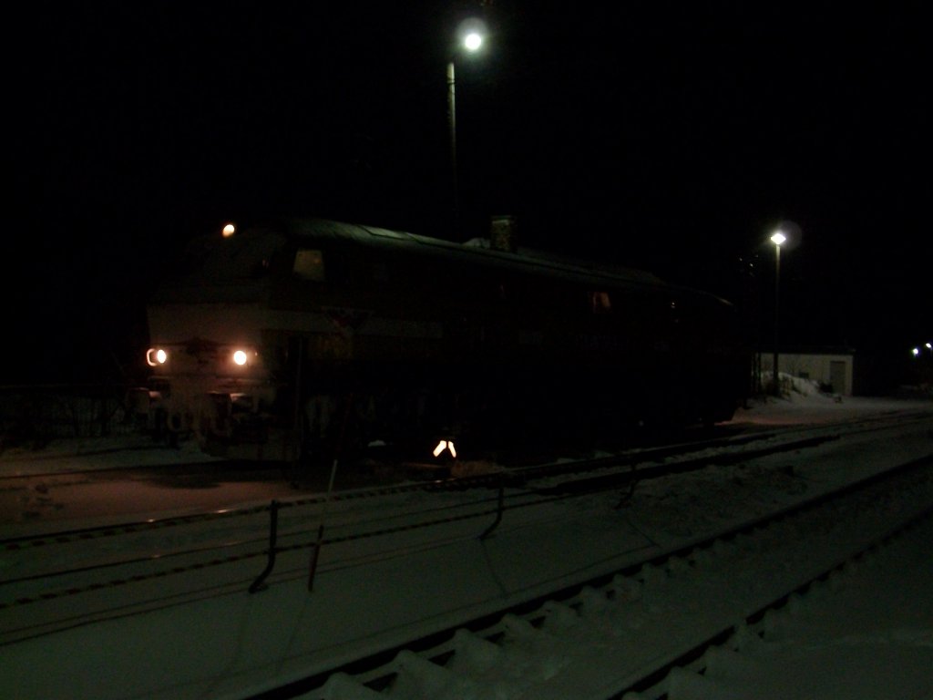 Bis zur Wiedervereinigung war Sie bei der Bundesbahn die strkste Diesellok: H.F.Wiebe 320 001-1 am 02.Dezember 2010 in Bergen/Rgen
