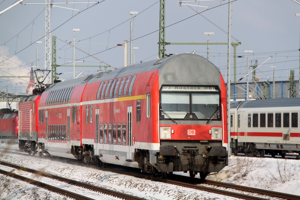 DABbuzfa 760 als S3 von Rostock Hbf nach Gstrow bei der Ausfahrt im Rostocker Hbf.am Ende hing 143 250-9.22.02.2013