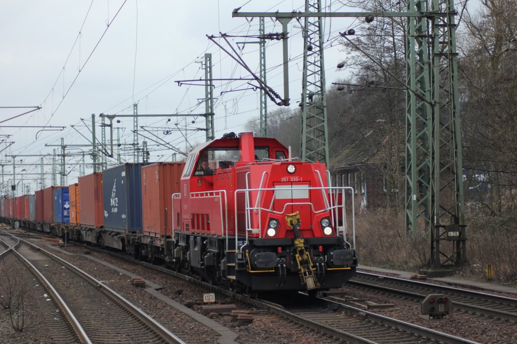 DB 261 030-1 am 11.03.2012 in Hamburg Harburg.