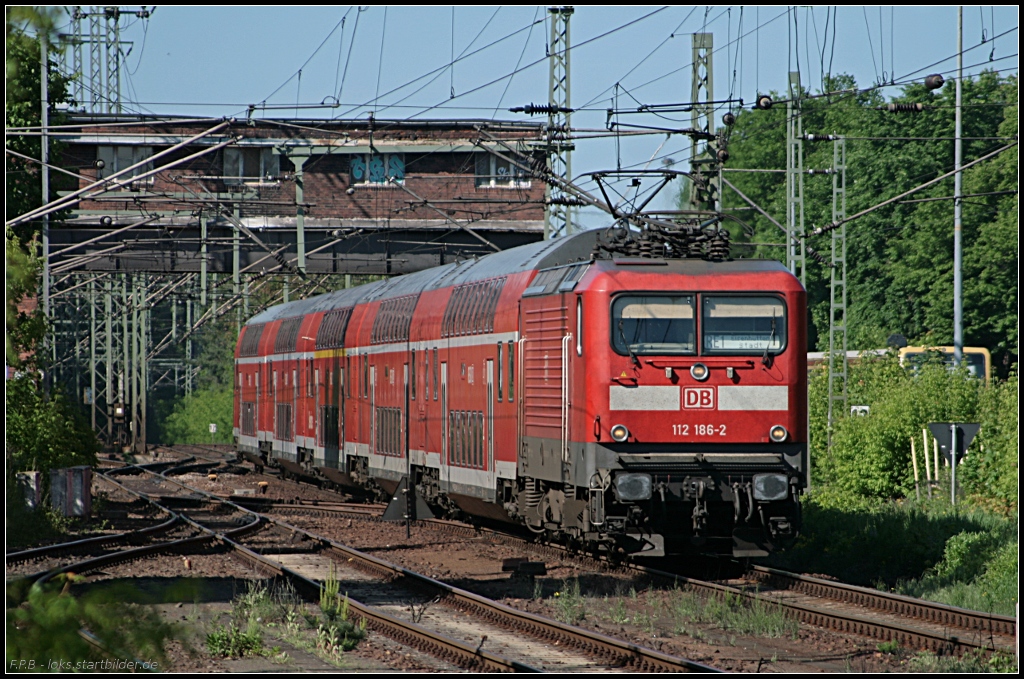 DB Regio 112 186-2 mit dem RE1 nach Eisenhttenstadt (gesehen Berlin Wannsee 03.06.2010)
