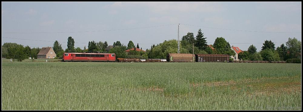 DB Schenker 155 265-2 und einem gemischtem Güterzug (gesehen Karow 21.05.2011)