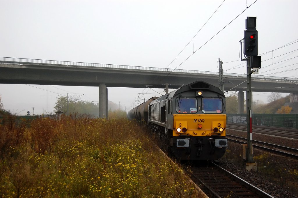 DE 6302 (266 034-8) im Dienst fr Crossrail mit einem Kesselzug in Wustermark. 02.11.2010