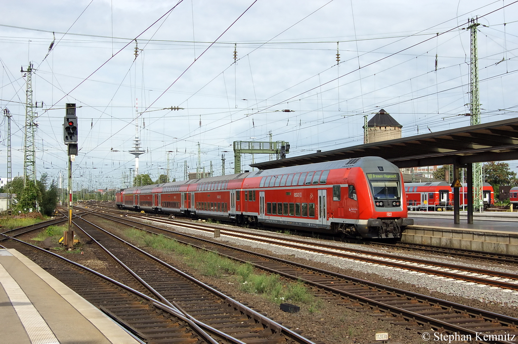 Den Bremer Hbf verlsst gerade die (RB 28628) von Verden(Aller) nach Bremen-Vegesack den Bahnhof und gezogen hatte die 143 162-6. 06.09.2011