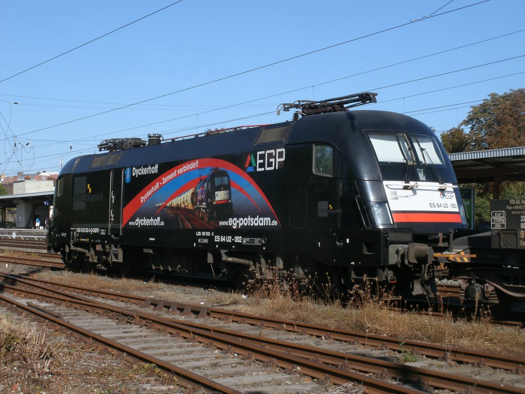 Der EGP Taurus ES64U2-002,am 01.Oktober 2011,abgebgelt in Berlin Greifswalder Strae.