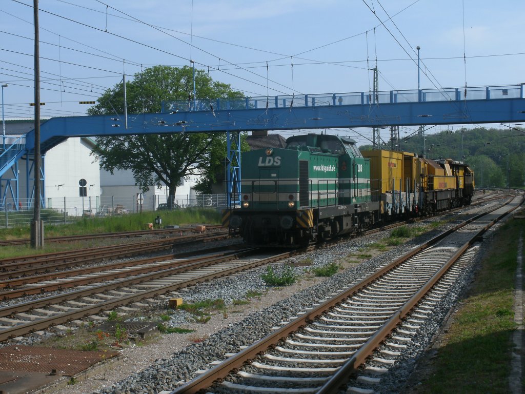 Die seit einigen Wochen in Bergen/Rgen abgestellte Schienenschleifmaschine wurde,am 22.Mai 2012,von der LDS 1 abgeholt.