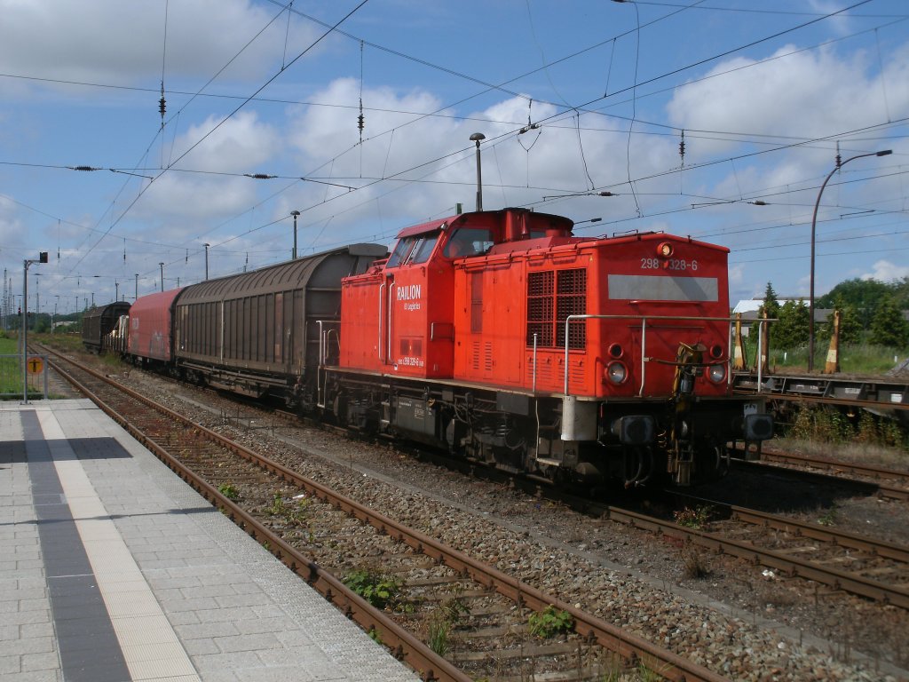 Die bergabe Stralsund-Mukran,am 18.Juli 2011,gezogen von 298 328 beim einstndigen Aufenthalt in Bergen/Rgen.
