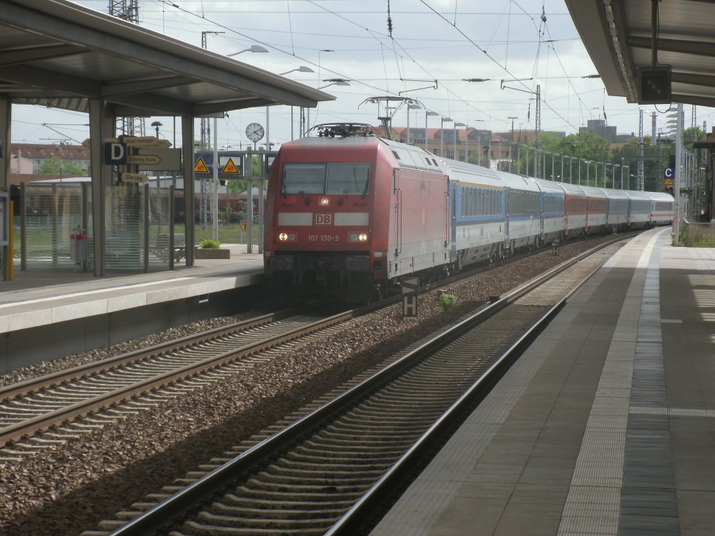 EC 378 Wien-Binz mit der frhren Metropolitanlok 101 130-3,am 12.Mai 2012,in Eberswalde.
