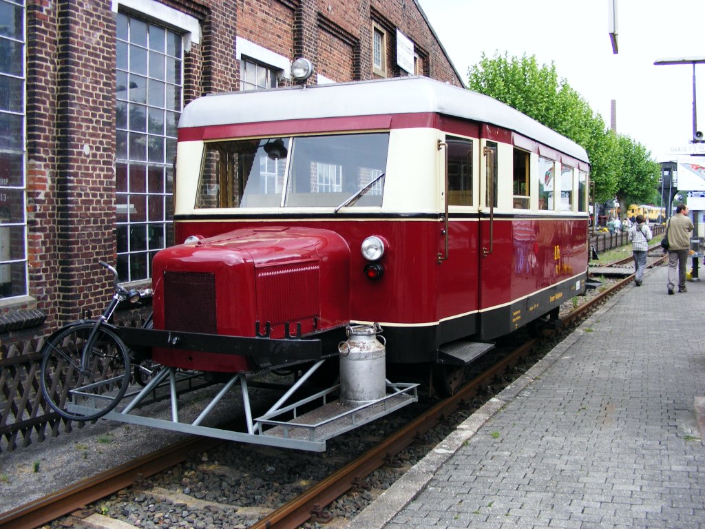 Ein Wismarer Schienenbus steht am 25.05.2008 im Eisenbahnmuseum in Bochum-Dalhausen.