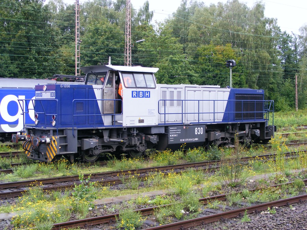 Eine MaK 1206 der RBH ist am 30.08.2010 im Bahnhof Gladbeck-West unterwegs.