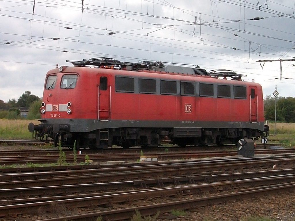 Erst am Freitag wird 115 261 wieder fahren,solange steht Sie in Stralsund abgestellt.Aufnahme vom 16.September 2010.