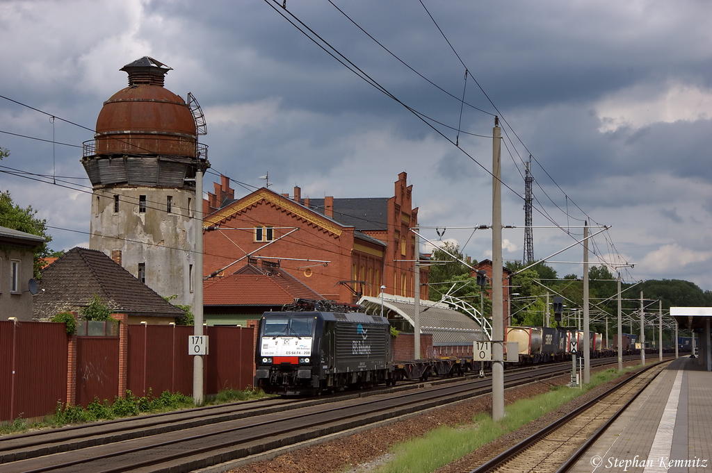 ES 64 F4 - 208 (189 208-2) MRCE Dispolok GmbH fr ERSR - ERS Railways B.V. mit einem Containerzug in Rathenow und fuhr in Richtung Stendal weiter. 07.06.2012