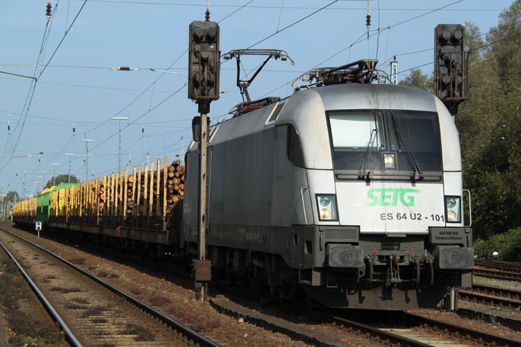 ES 64 U2-101 fhrt wohl nicht mehr fr die Firma Raildox,Sie wartet auf das Go vom Fahrdienstleiter Ziel ist Stendal-Niedergrne.24.09.2011
