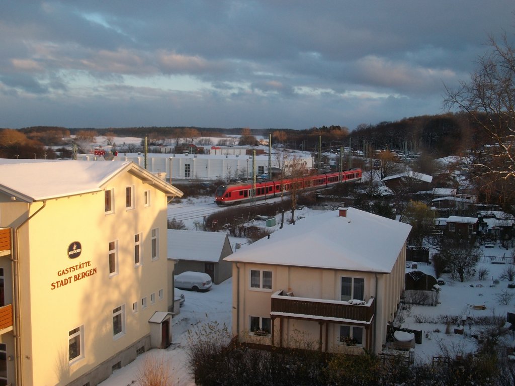 Es fahren wieder die Zge aus und in Richtung Lietzow,so auch der 429 der am 01.Dezember 2010 von Binz nach Stralsund in Bergen/Rgen ankam.