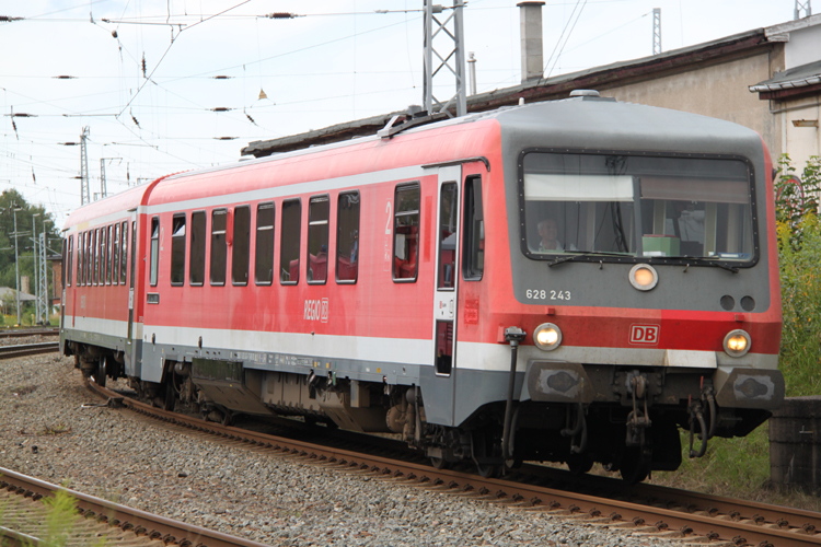 Es war mal wieder 628er Zeit auf der S3 628 243 von Rostock Hbf nach Rostock-Seehafen/Nord  im Rostocker Hbf.16.08.2011 