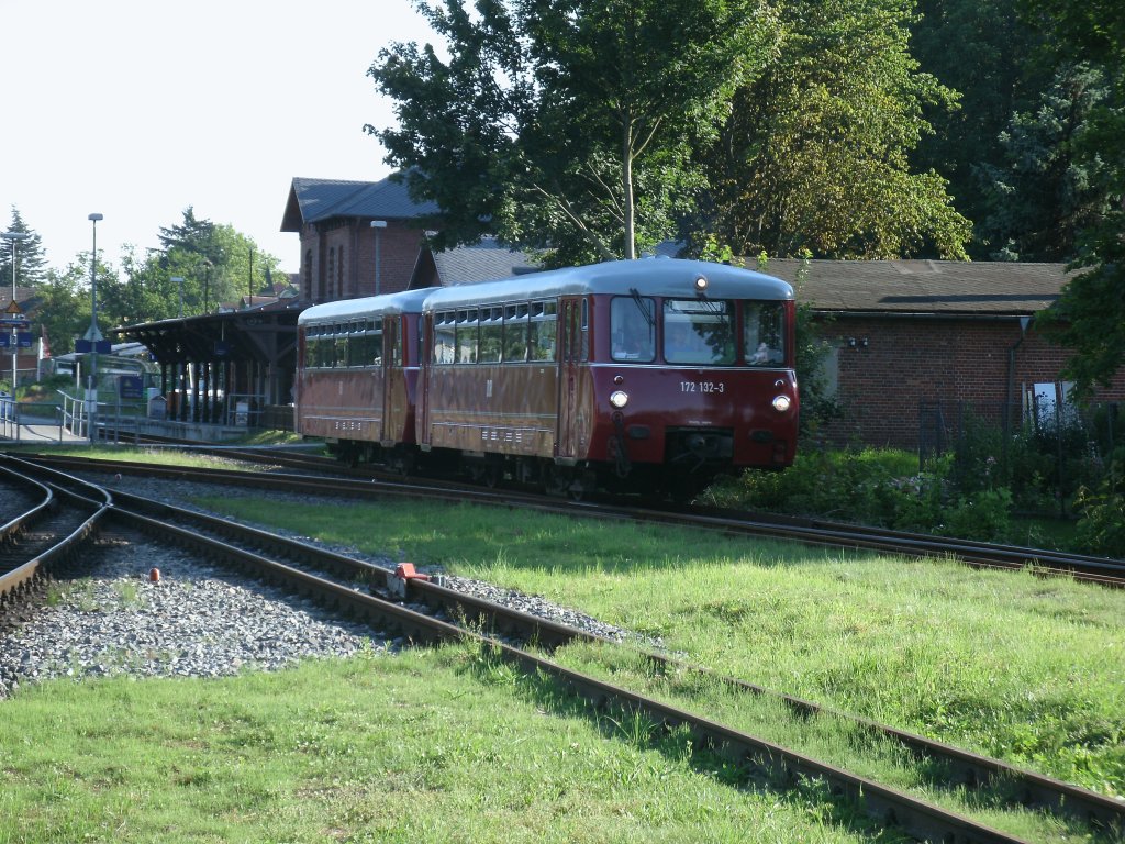 Fr 172 132-3/171-1 ging es,am 27.Juli 2012,von Lauterbach Mole nach Bergen/Rgen.Hier beim Verlassen von Putbus.