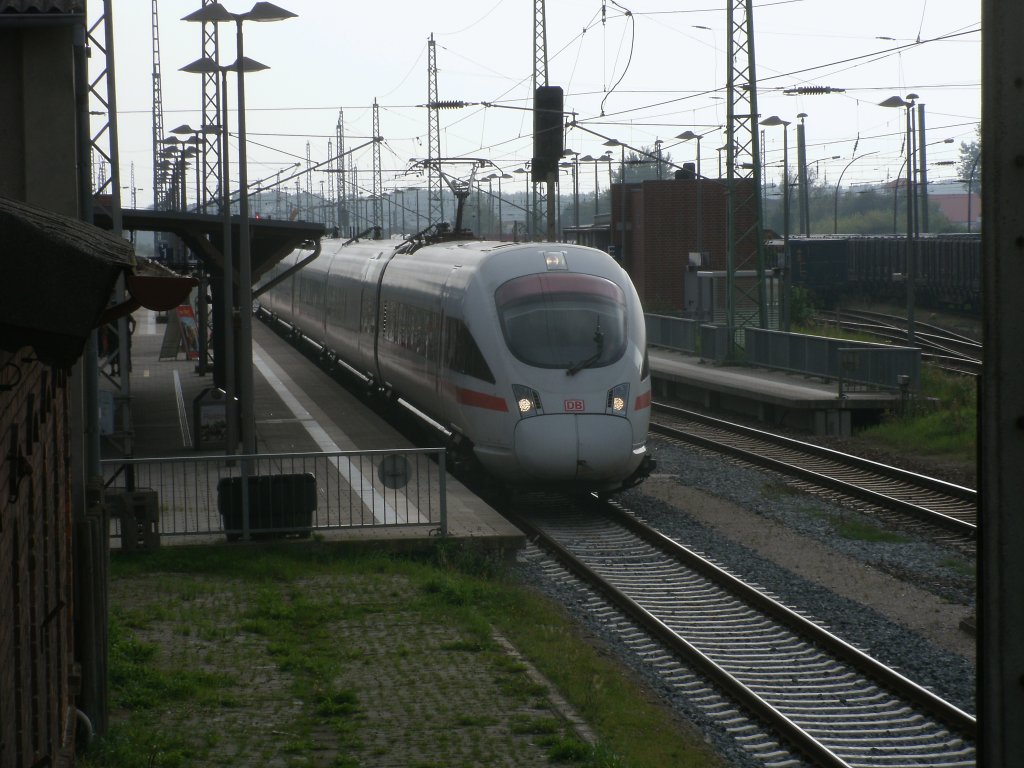 Fr den lokbespannten IC Frankfurt Flughafen-Binz kam,am 25.August 2011,der ICE 415 003 nach Bergen/Rgen.Am 26.August 2011 fuhr dieser wieder nach Frankfurt zurck.