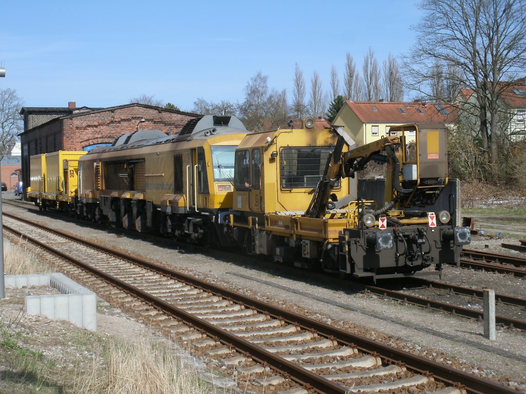 GAF und Schienenfrsmaschine,am 25.April 2013,in Bergen/Rgen.