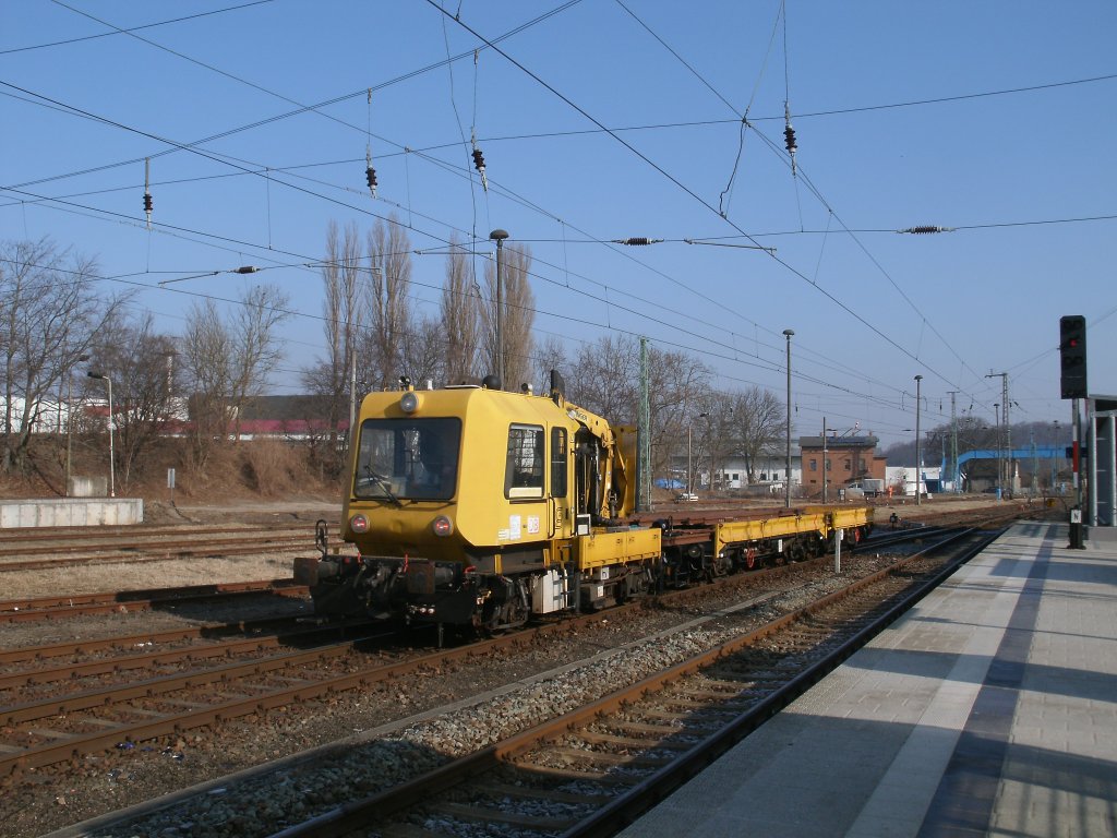 Gleisarbeitsfahrzeug am 01.Mrz 2011 erreicht von Mukran Bergen/Rgen.