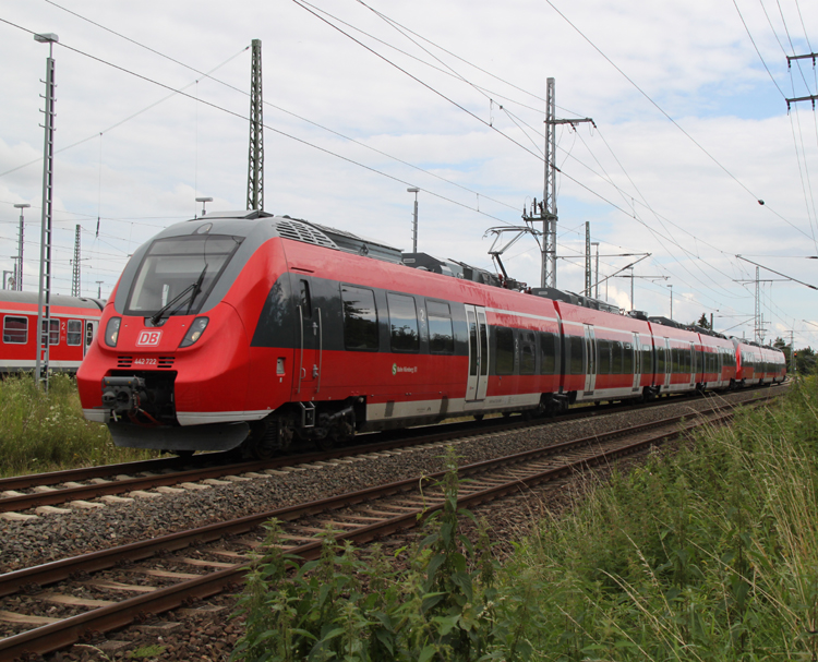 Hamster 442 722-5(S-Bahn Nrnberg)kam von Testfahrten zurck kurz vor der Einfahrt im Rostocker Hbf.26.07.2011