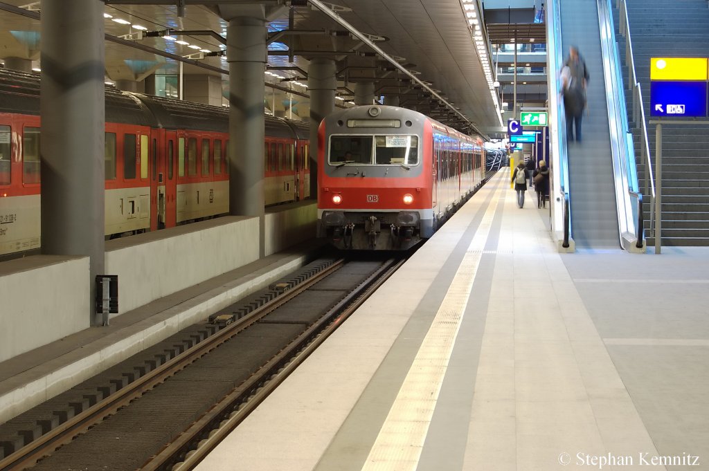 Hier steht die RB13 S-Bahn Ergnzung mit einem S-Bahn Steuerwagen Bxf 796 aus Dsseldorf in Berlin Hbf(tief). 10.01.2011