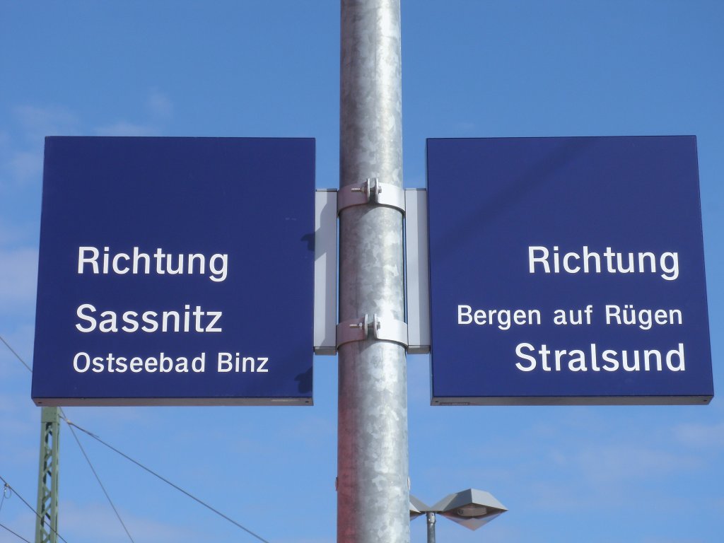 Hinweisschilder in Lietzow am 29.Mrz 2011.