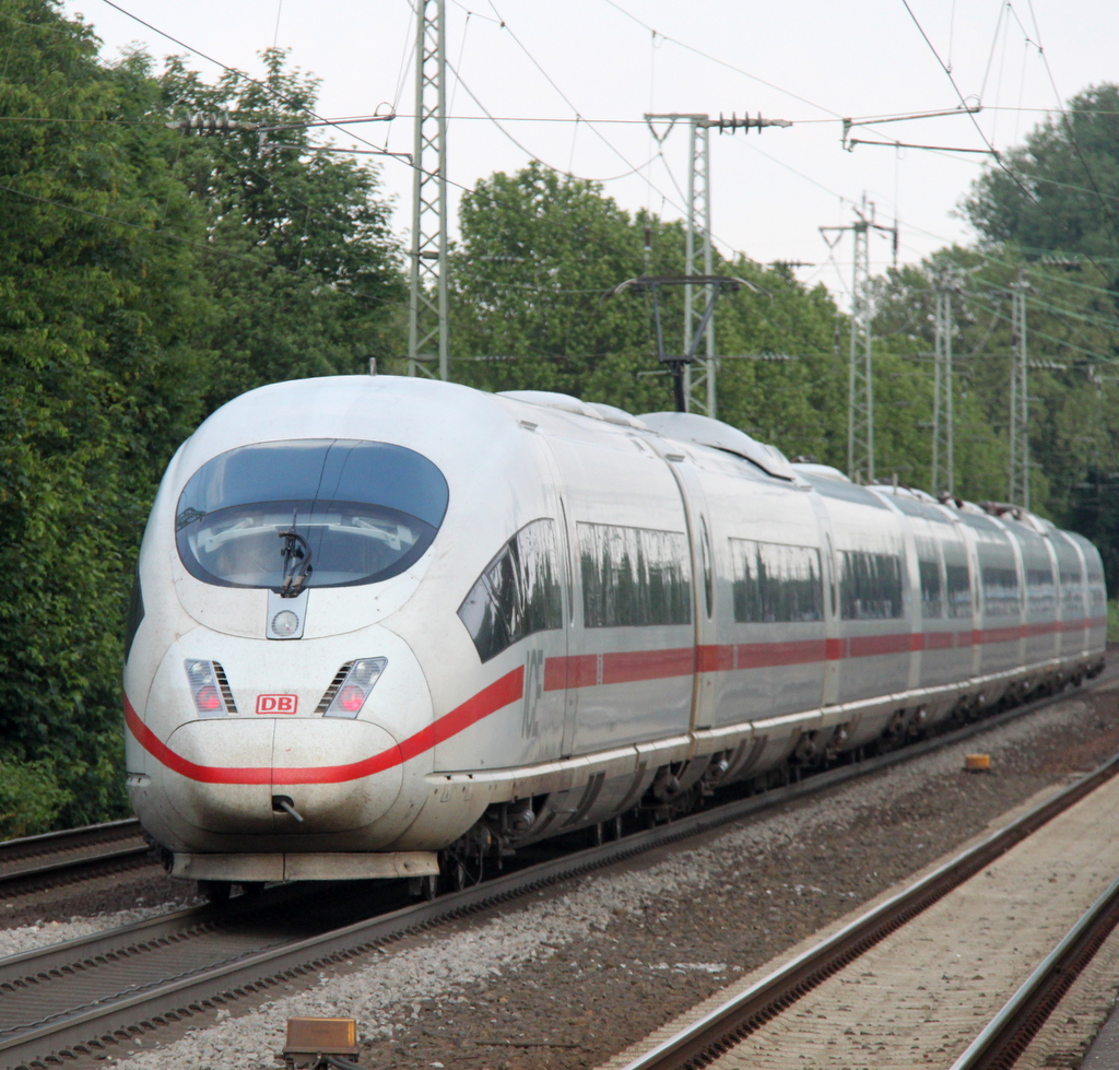 ICE 3 von Amsterdam nach Frankfurt(Main)Hbf bei der Durchfahrt in Dsseldorf-Oberbilk.07.06.2013