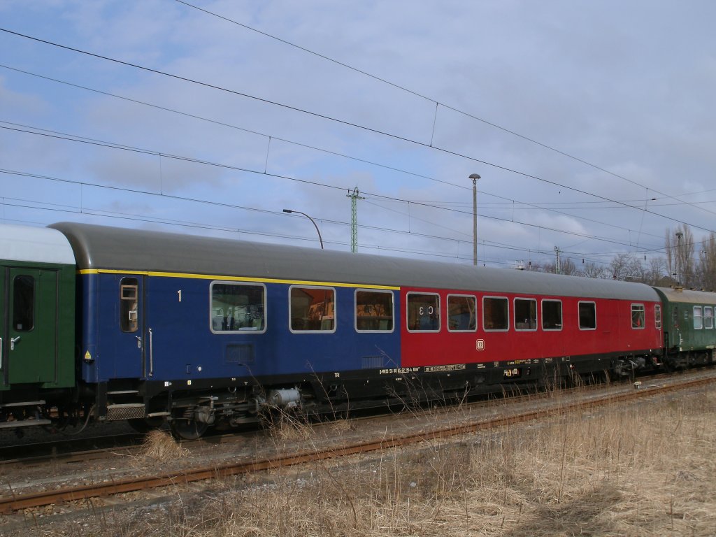  Kakadu  Halbspeisewagen ARmh 56 80 85-92 151-4 in einem Sonderzug am 15.Mrz 2011 in Bergen/Rgen.