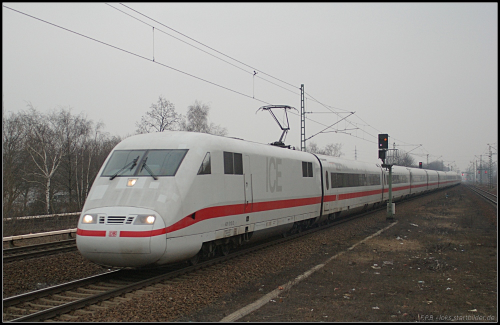 Langsam bildet sich ein Schachbrettmuster auf der Front von DB Fernverkehr 401 015-3 (gesehen Berlin Jungfernheide 18.02.2011)