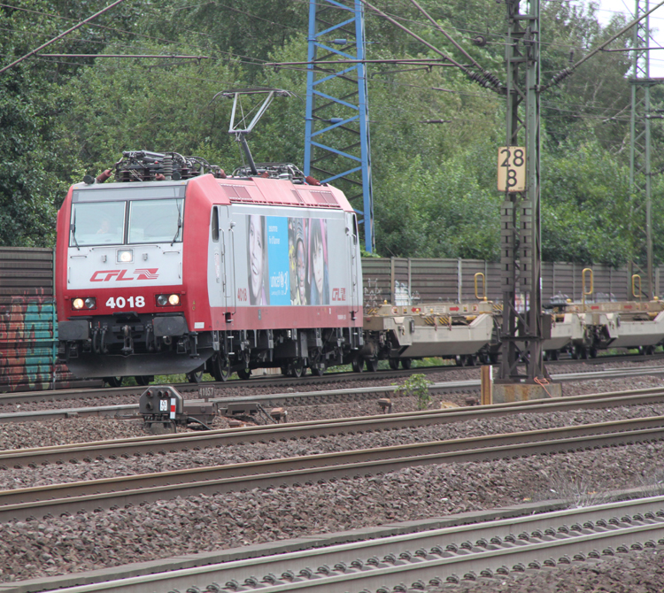 Lok 4018 bei der Durchfahrt im Bahnhof Hamburg-Harburg.(23.07.2011)