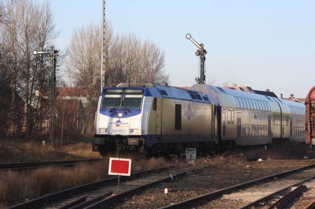 ME 246 006-1 bei der Ausfahrt in Richtung Hamburg Hbf am 26.01.2012 in Cuxhaven.