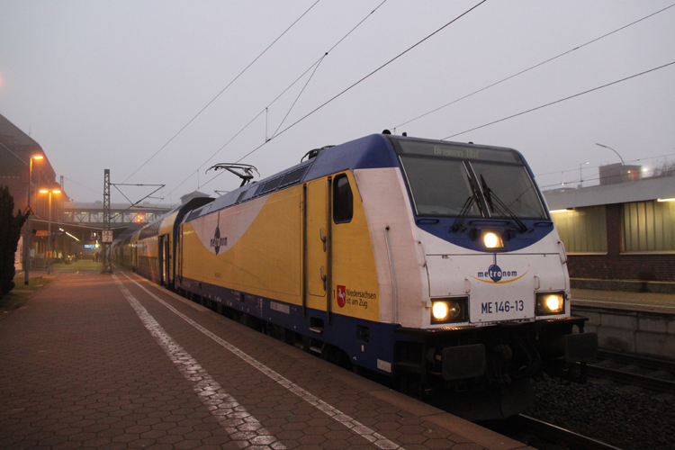 Mein Tag bekan am 20.11.2011 um 03.15 Uhr kurz nach 4 ging es dann zum Rostocker Hbf 05:05 mit RE 4302 nach Hamburg pnktlich angekommen ging es dann weiter mit Metronom-Regional bis Hamburg-Harburg.