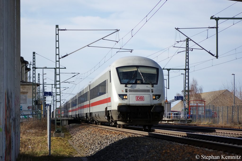 Mit ex-Metropolitan Steuerwagen voraus durchfahrt der ICE 1105 von Hamburg-Altona nach Berlin Sdkreuz den Bahnhof Friesack(Mark). Geschoben hatte die 101 131-1. 23.03.2011