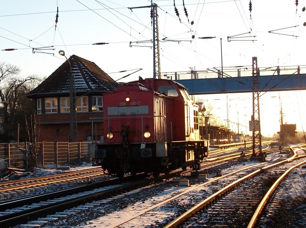 Nach getaner Arbeit verlie 298 318 am 27.Januar 2011 den Bahnhof Bergen/Rgen nach Mukran.