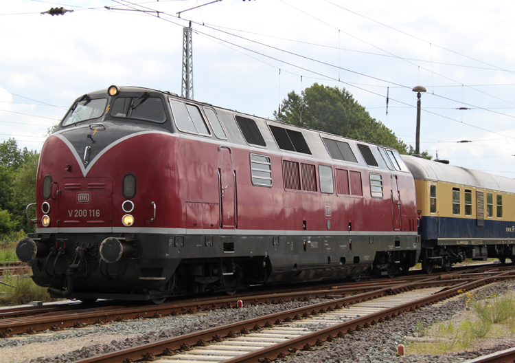 Nahaufnahme von V 200 116 im Bahnhof Wismar.(25.06.2011)