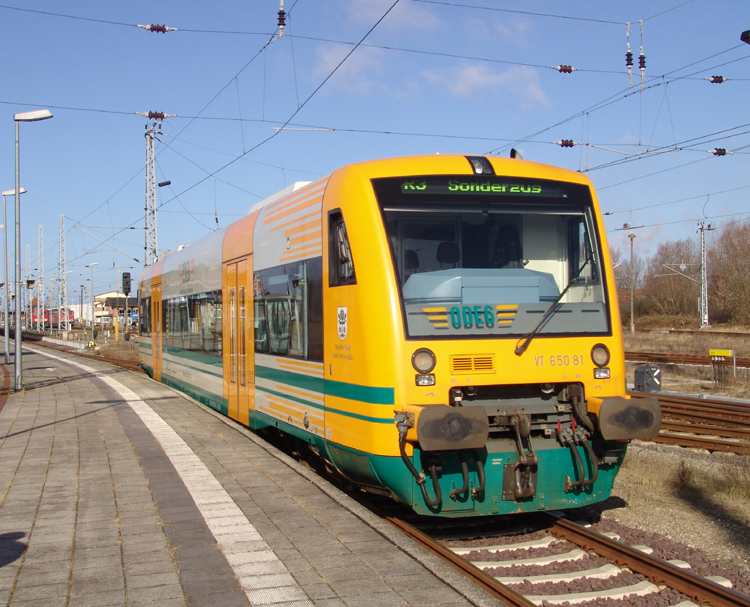ODEG-Ostdeutsche Eisenbahn VT650.81 als Sonderzug von Aumhle Richtung Wismar bei der Einfahrt im Bahnhof Wismar.(05.03.2011)