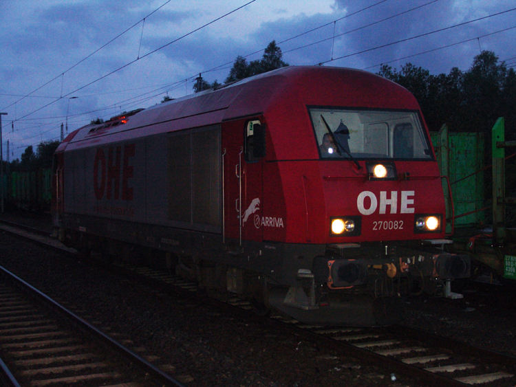 OHE-Lok ER20(270082)kurz nach der Ankunft um 05.50 Uhr im Bahnhof Rostock-Bramow.(28.08.10)